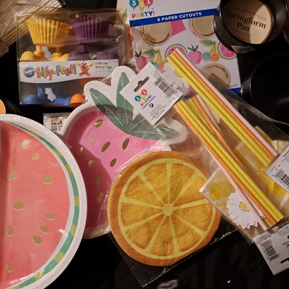 NWT- Spring in WINTER! Caterpillar Cake Pan,Tulip Cakelets Fondant Confections - Picture 9 of 9